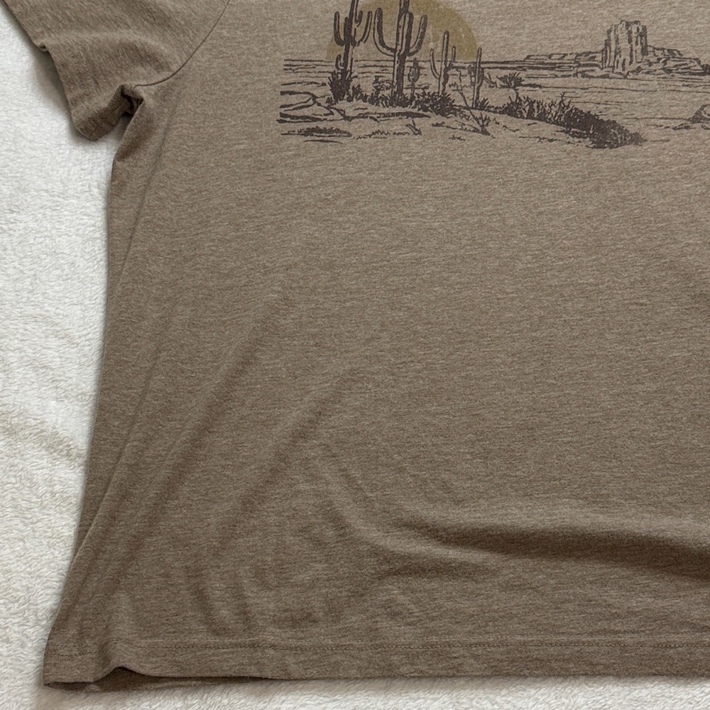 🏜️Banana Republic Tan Desert Scene Tee - Picture 4 of 7